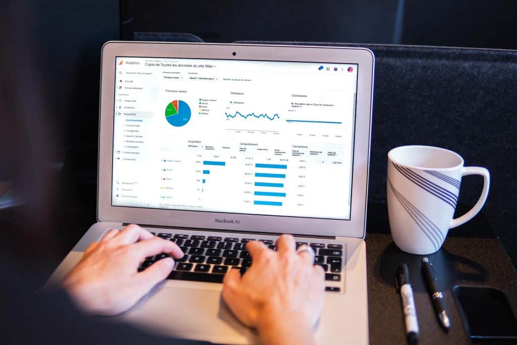 Marketing Digital Para Iniciantes. Imagem: Myriam Jessier, Unsplash.