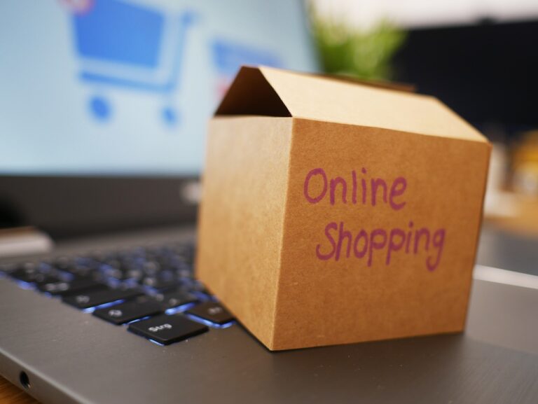 As plataformas de e-commerce desempenham um papel fundamental no sucesso de um negócio online. Com a crescente demanda por comércio eletrônico, é crucial escolher a plataforma certa que atenda às necessidades específicas do seu negócio.