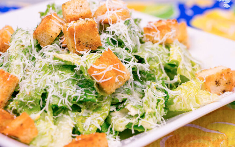 Salada Caesar: A Delícia Que Vai Te Fazer Sentir Um Chefe de Cozinha
