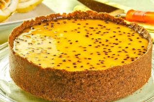 Torta de Maracujá com Massa de Biscoito Maisena