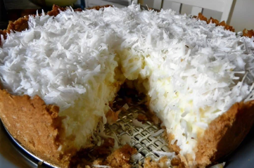 Torta de Coco com Massa de Biscoito Maisena