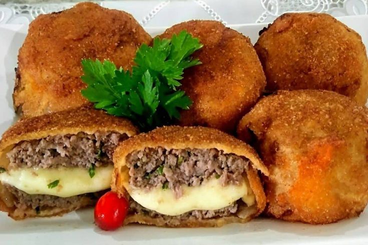 Bolinho de Batata Inglesa com Carne Moída e Queijo Empanado