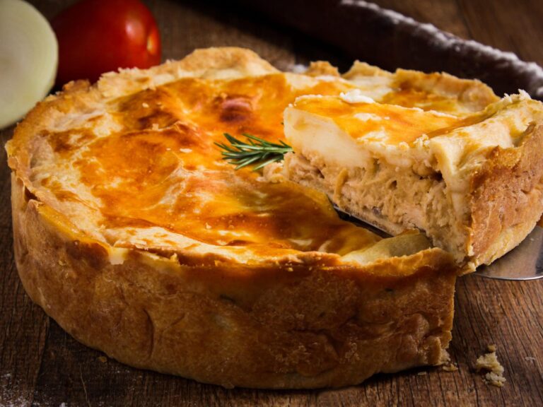 Torta de Frango Cremosa: A Rainha dos Lanches