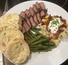 Bife Manteiga de Alho com Purê de Batata e Feijão Verde