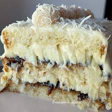 Bolo de Cocada com Ameixa